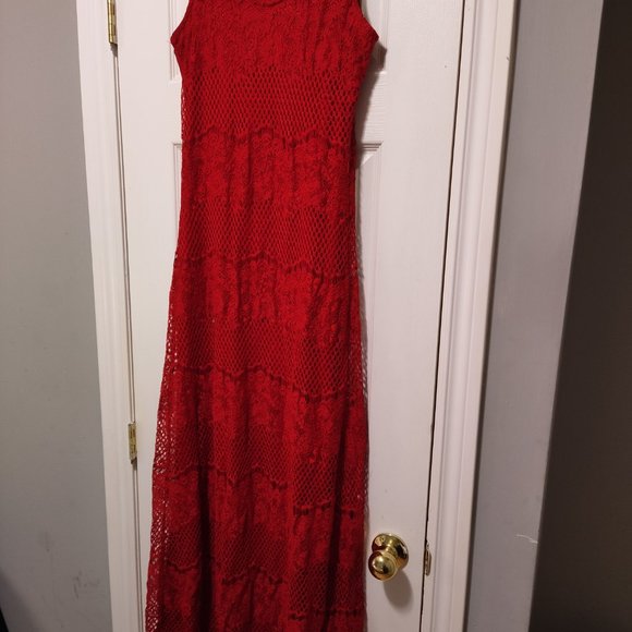 Laura size 4 long red dress 54% nylon, 46% cotton and lining 100% polyester - Picture 7 of 8